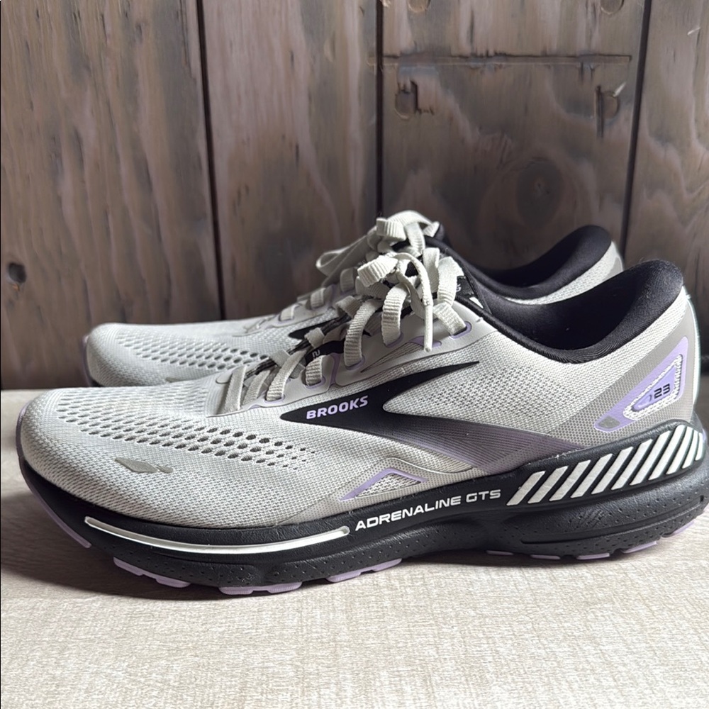 Brooks Gray and Black Athletic Shoes with Breathable Mesh